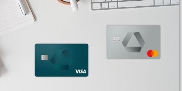 Commerzbank StartKonto Cards Desk with Commerzbank girocard/Visa and Young Visa cards